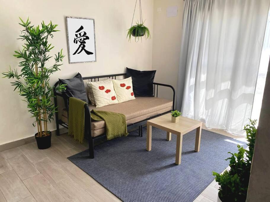 With Pool In Close To The Airport And Beach