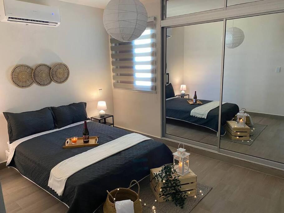 With Pool In Close To The Airport And Beach
