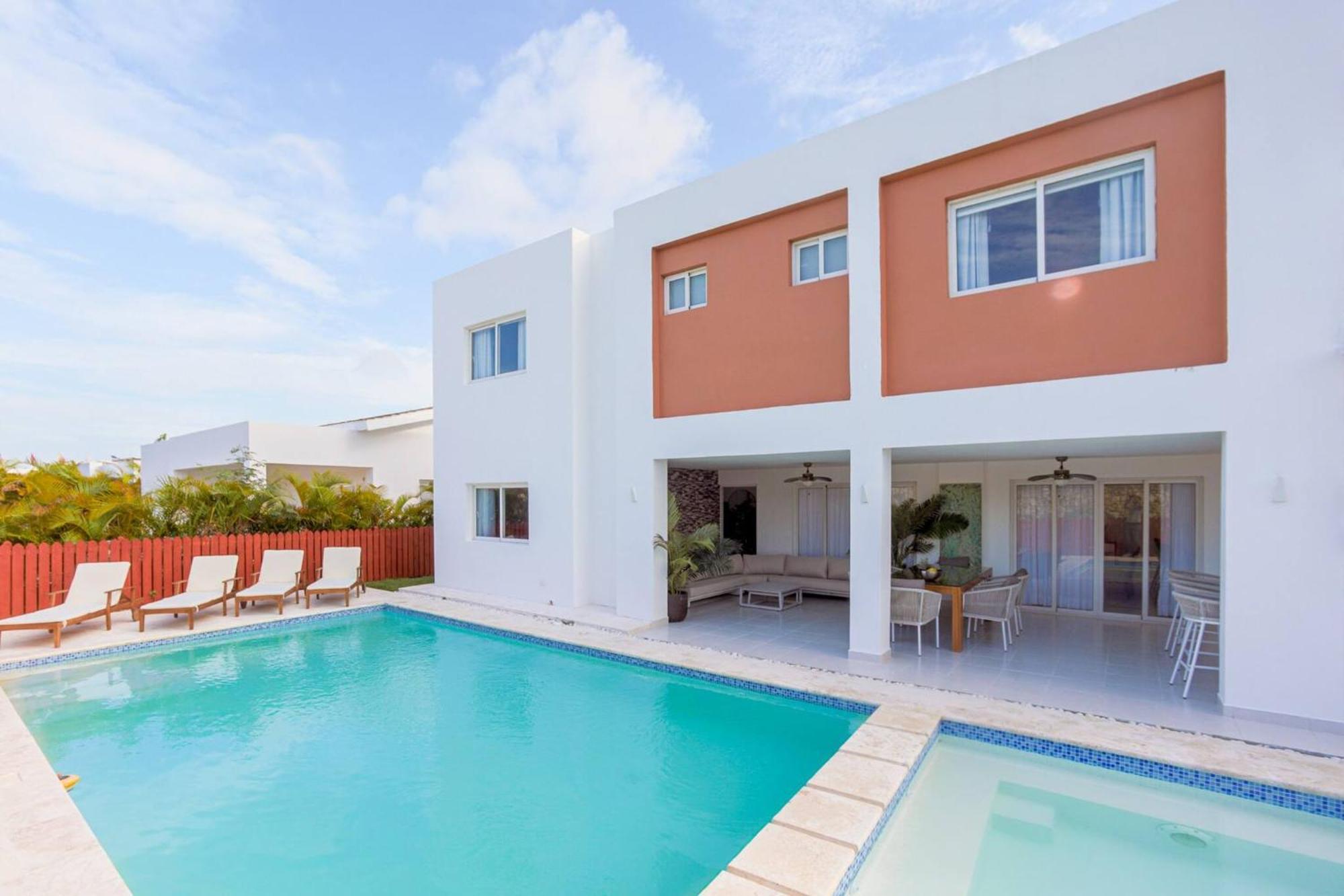 A Tropical Oasis In Vista Cana Villa *
