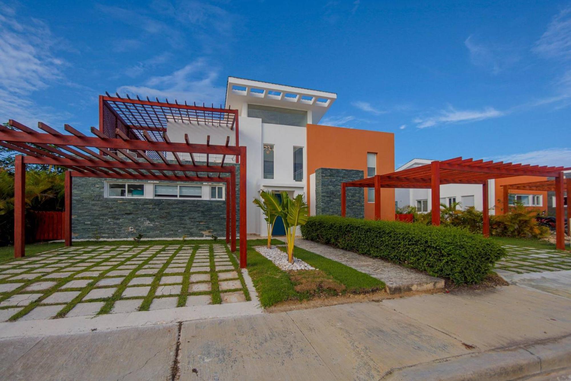 A Tropical Oasis In Vista Cana *