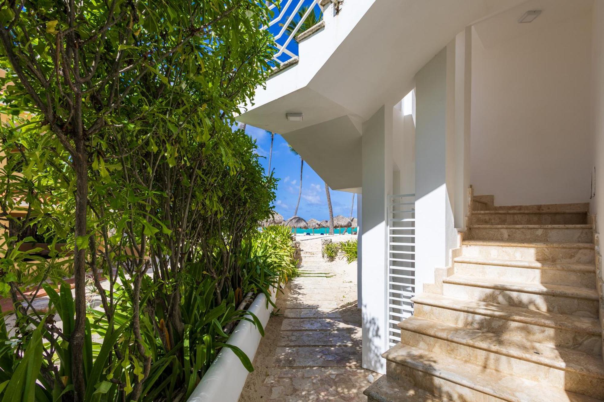 Prime Ocean View - 3-bedroom Getaway With Private Terrace On Bavaro Punta Cana