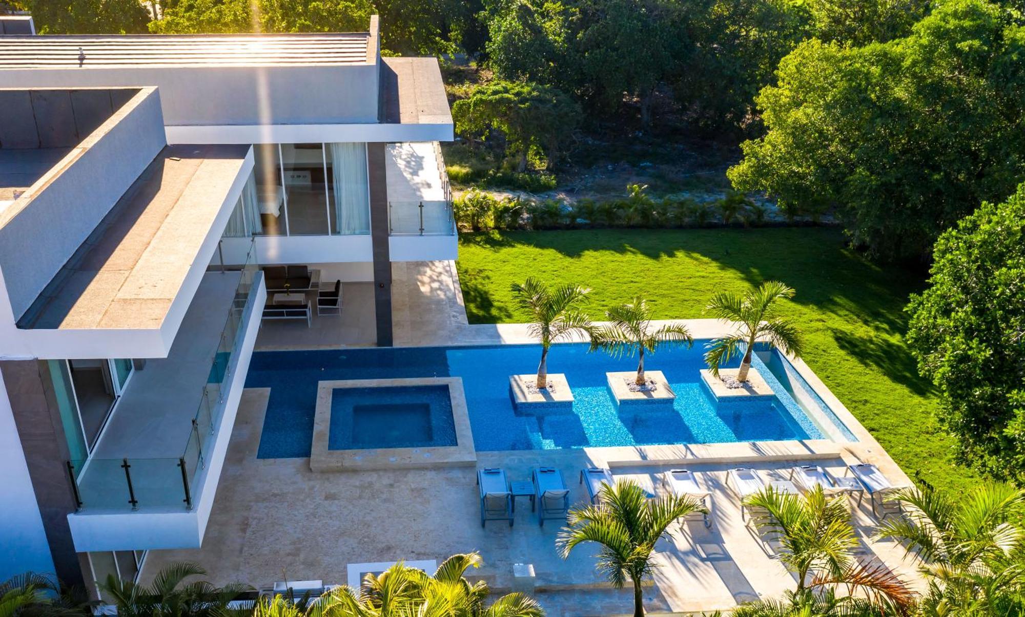 Modern Brand New With Pool, Jacuzzi, Chef At Cocotal Golf & Country Club *