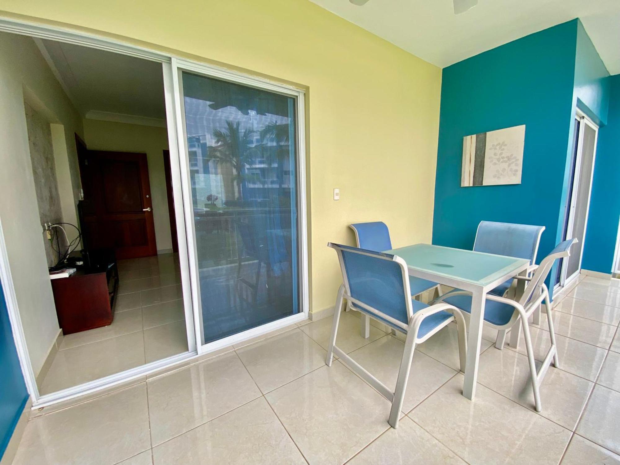 Radiant Realm Free Parking Bbq Corales *