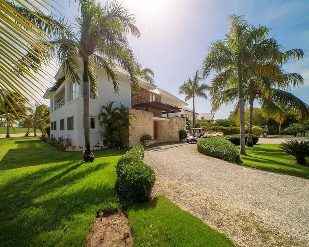 Luxury With Maid Bed & Breakfast *