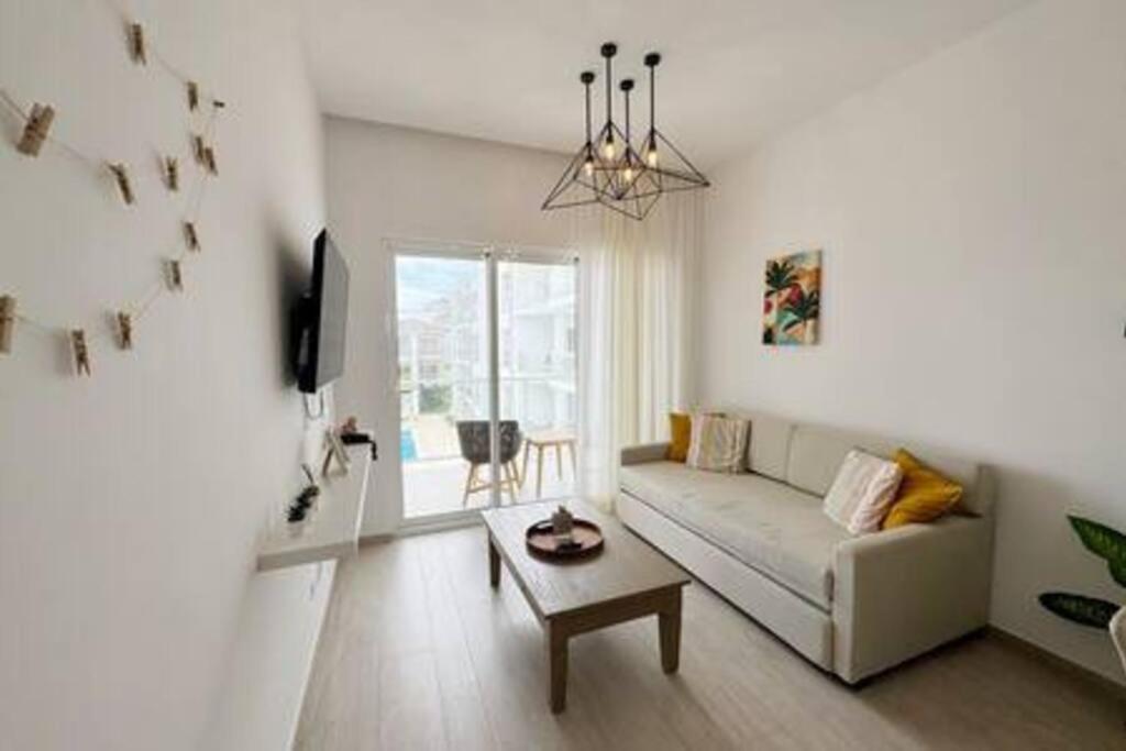 Cozy And Modern With Pool And Golf View Apartment