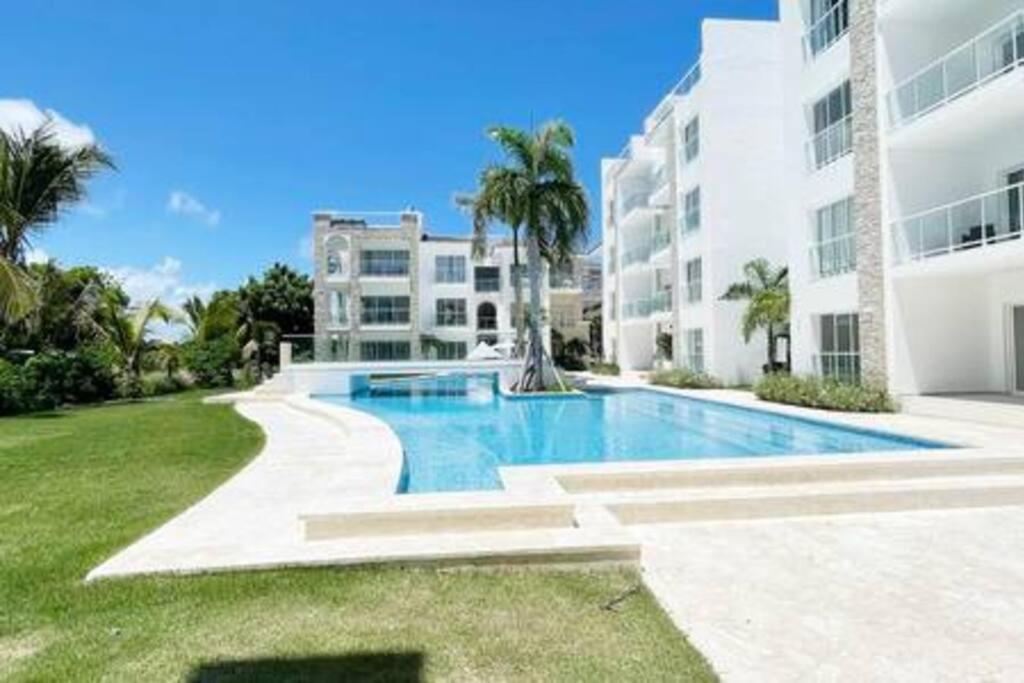 Cozy And Modern With Pool And Golf View Apartment *