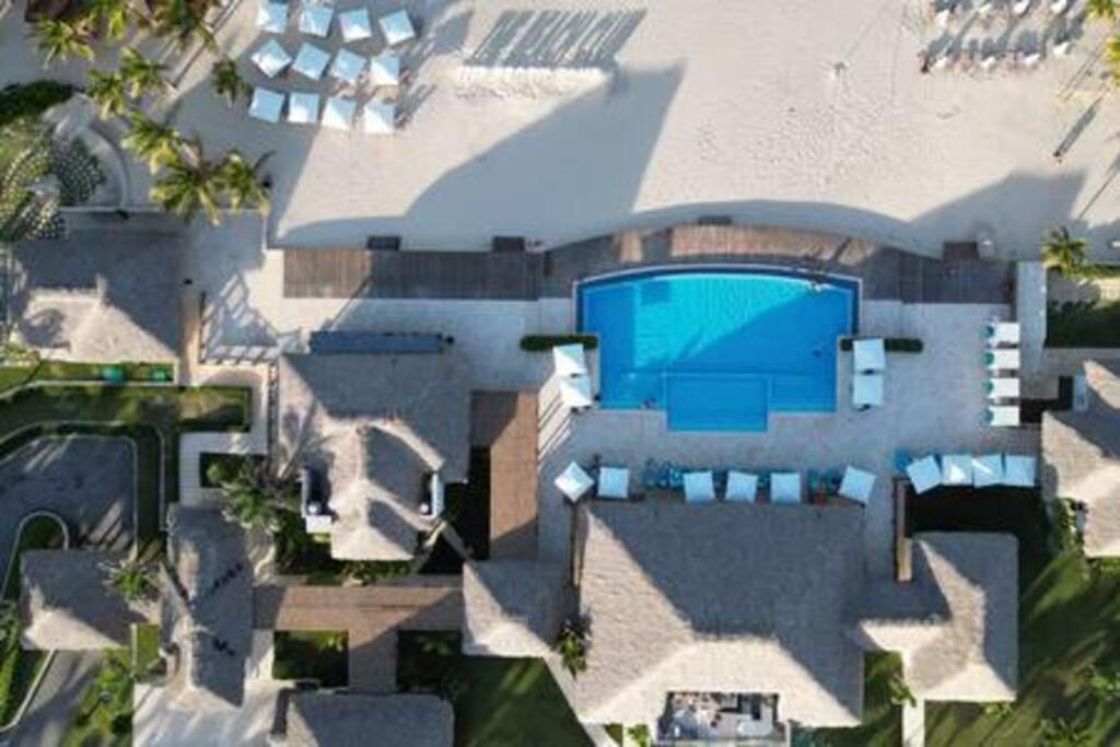 Cozy And Modern With Pool And Golf View Apartment