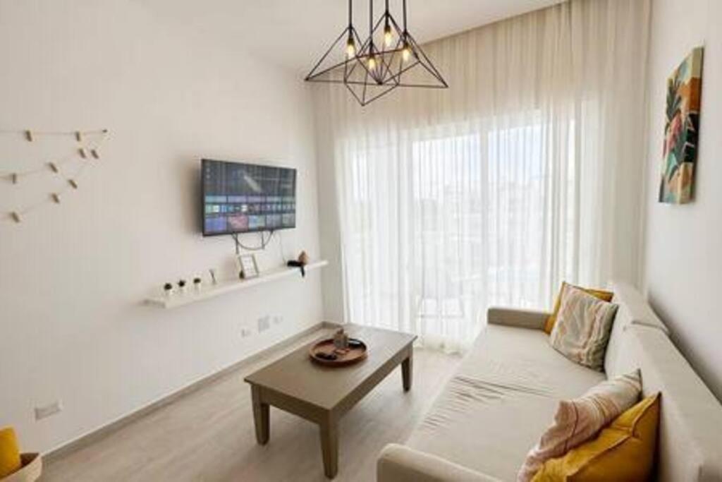 Cozy And Modern With Pool And Golf View Apartment *