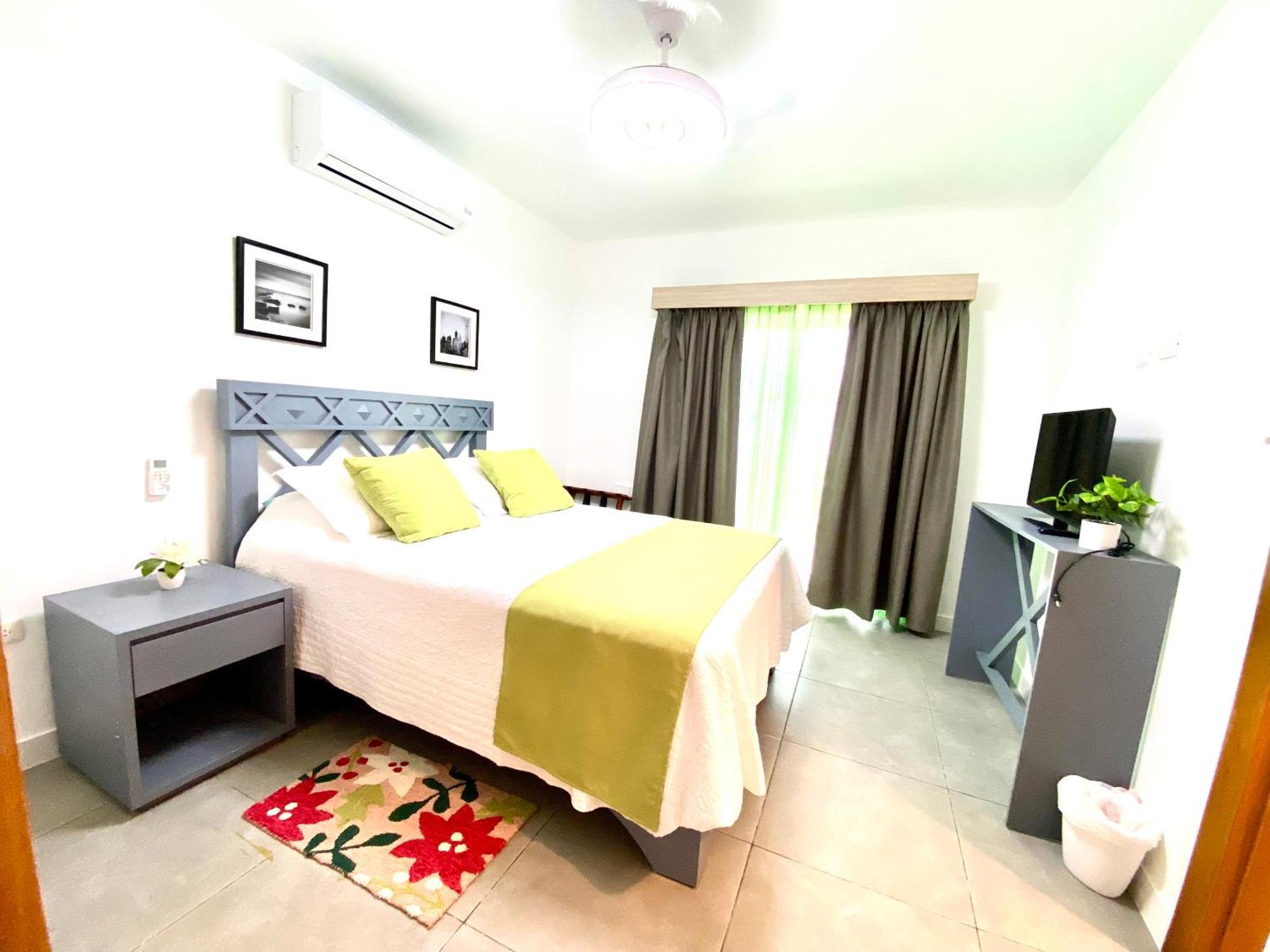 Luxury With Pool And Vista Cana Golf Course Villa *