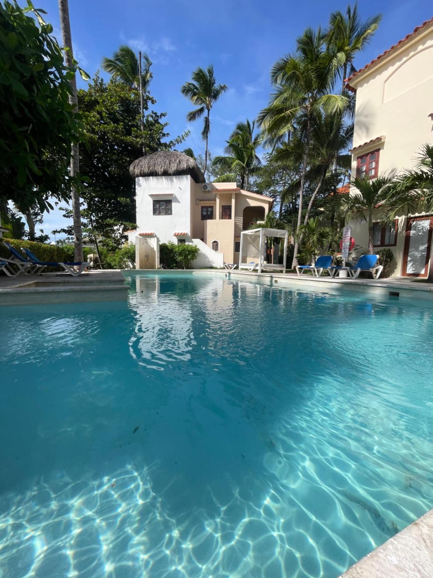 Refugio Costa Amare Pool Corales
