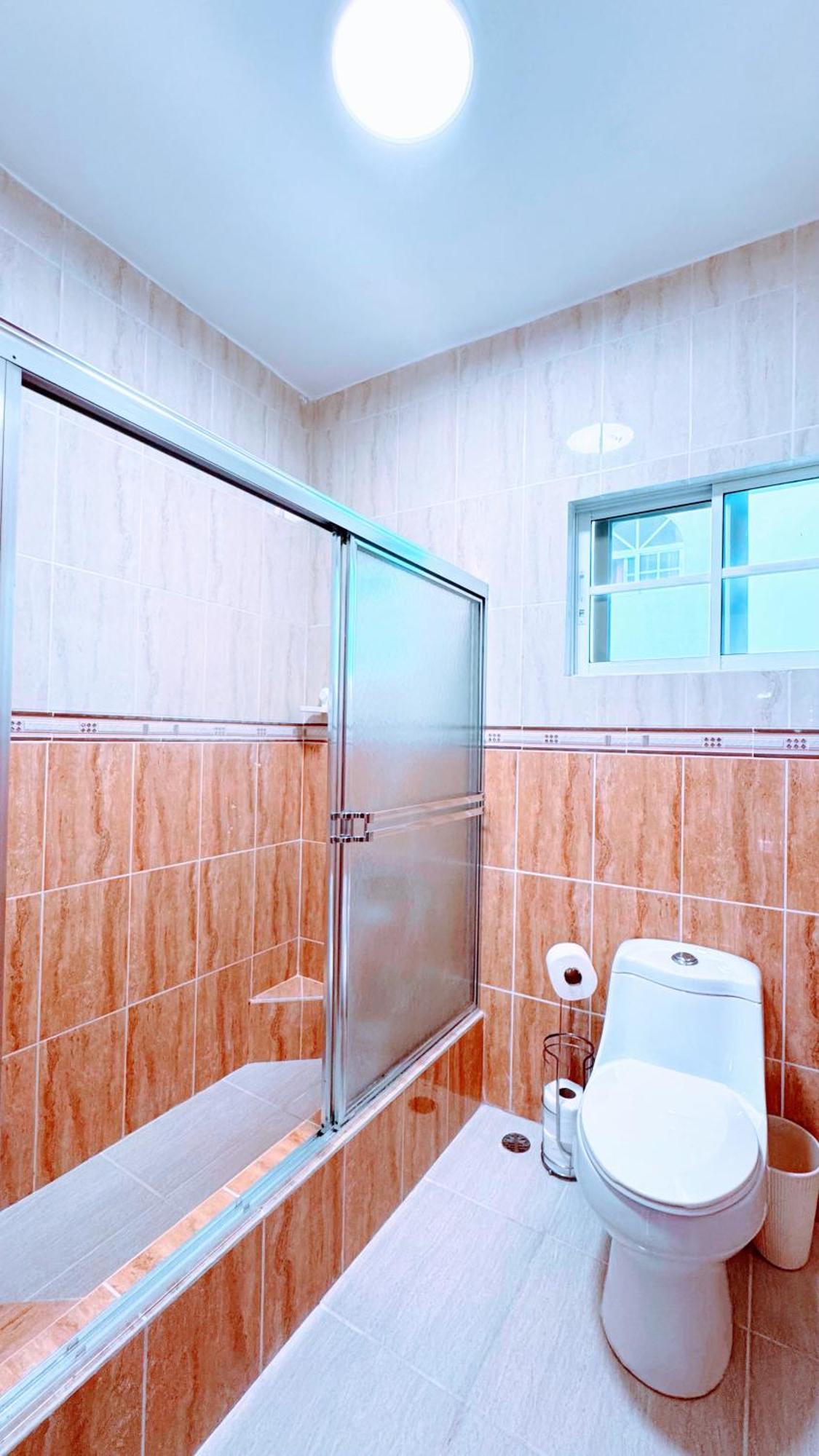 Walk To Beach, Shops, Dining, Pool View, Fast Wifi Apartment *