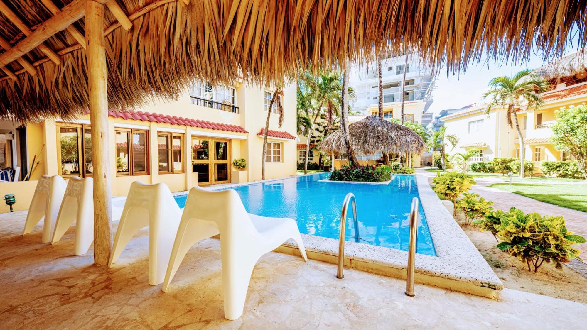 50 Steps To Private Poolside Rooftop Terrace Apartment