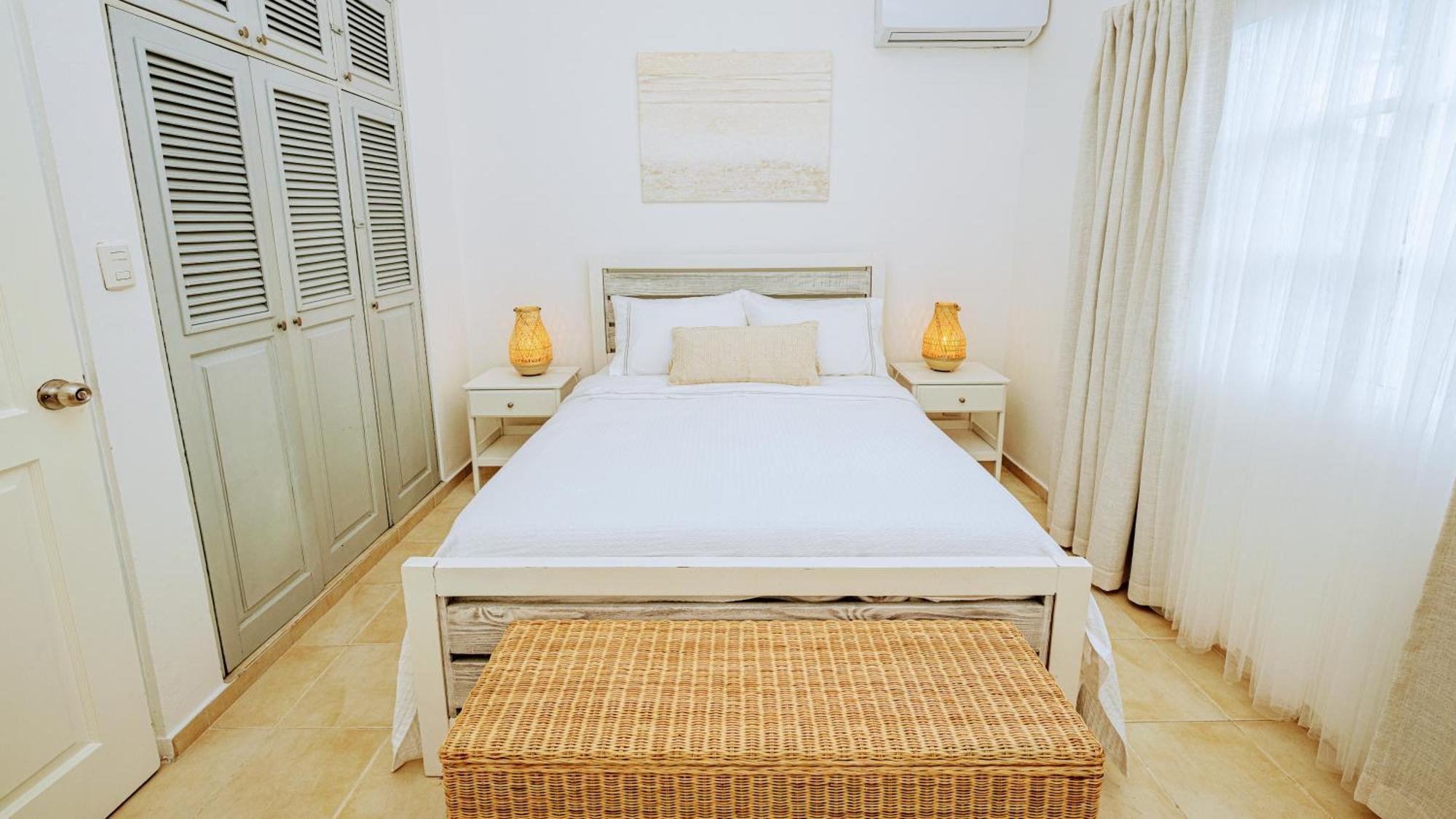 50 Steps To Private Poolside Rooftop Terrace Apartment *