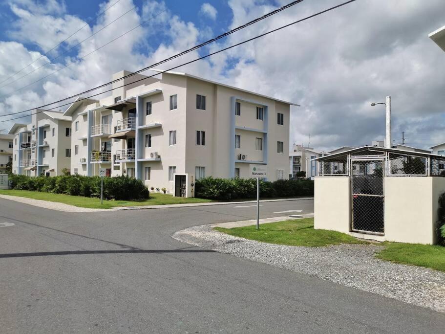 Apartamento Cozy Little Spot! 2br, 1st Level, Near Airport *