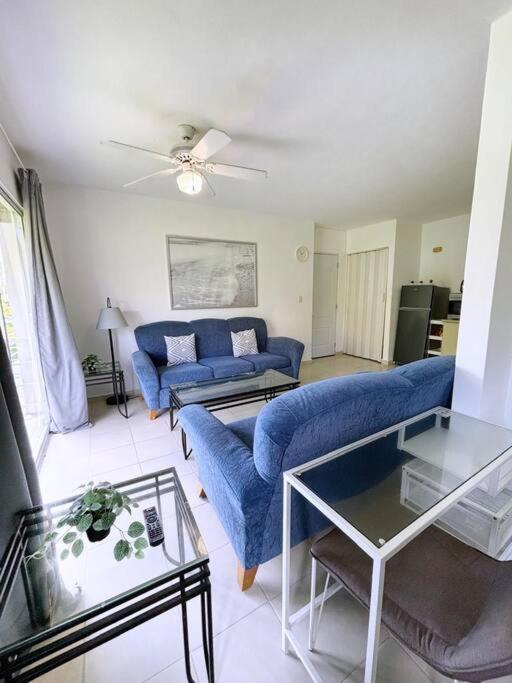 Cozy Little Spot! 2br, 1st Level, Near Airport Apartamento