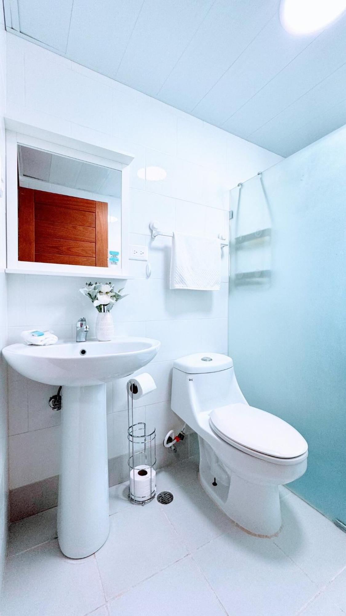 Hot Tub, Pool, Walk To Fun, Beach, Dining, Shops Apartment Punta Cana