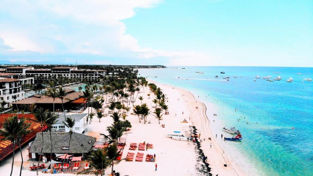 Hot Tub, Pool, Walk To Fun, Beach, Dining, Shops Apartment Punta Cana