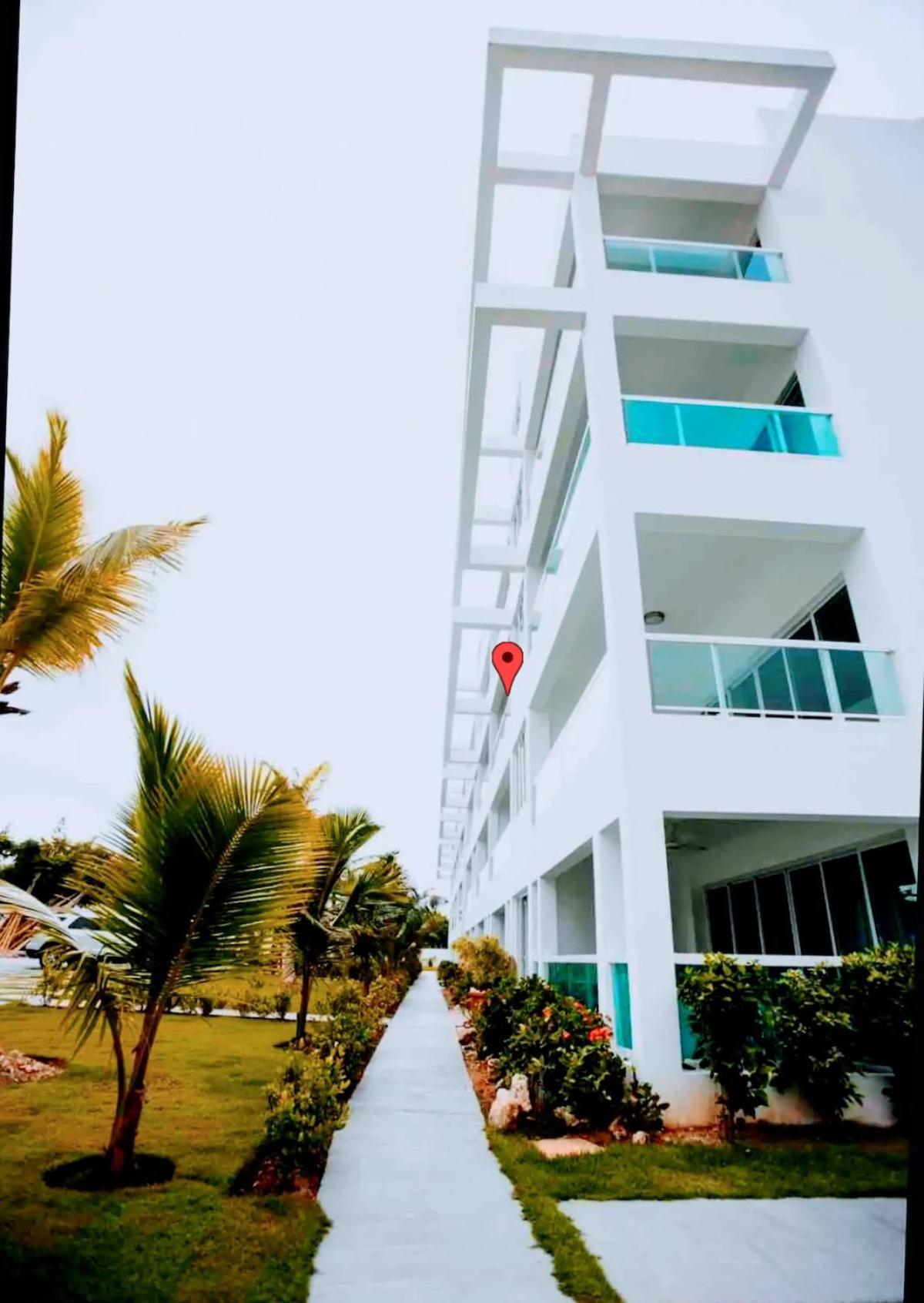 Hot Tub, Pool, Walk To Fun, Beach, Dining, Shops Apartment *