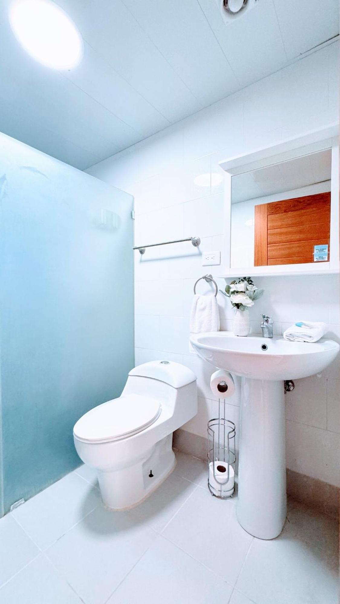 Hot Tub, Pool, Walk To Fun, Beach, Dining, Shops Apartment *