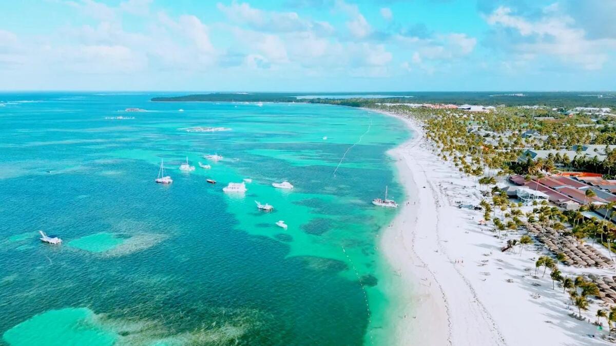 Hot Tub, Pool, Walk To Fun, Beach, Dining, Shops Apartment Punta Cana