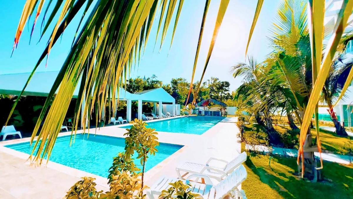 Hot Tub, Pool, Walk To Fun, Beach, Dining, Shops Apartment