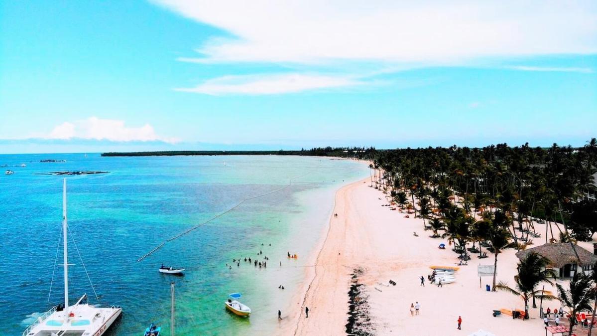 Hot Tub, Pool, Walk To Fun, Beach, Dining, Shops Apartment Punta Cana