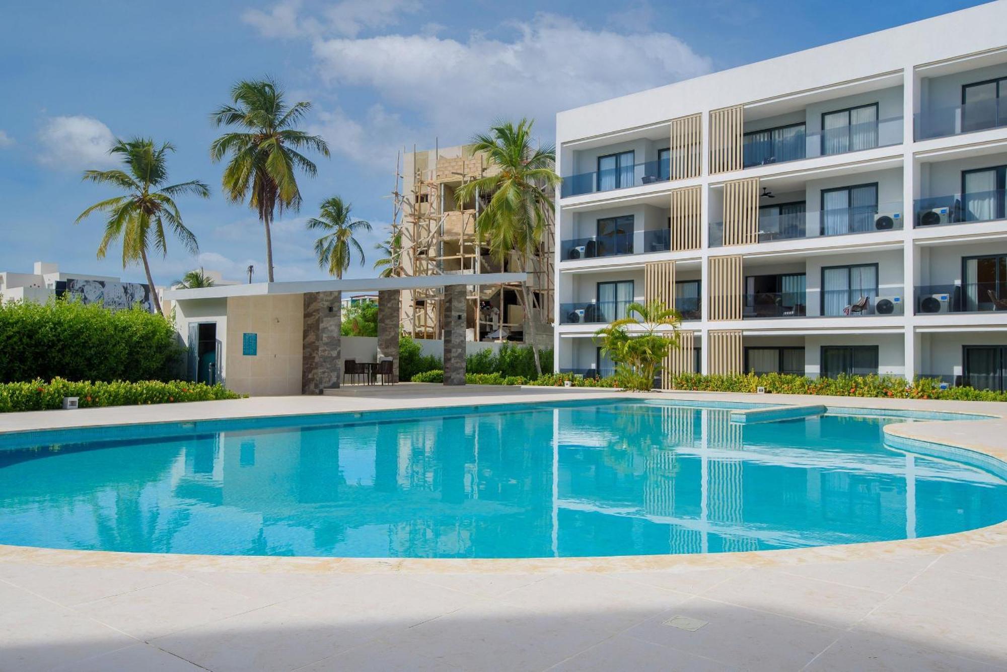 Bran New With Pool Access Apartment