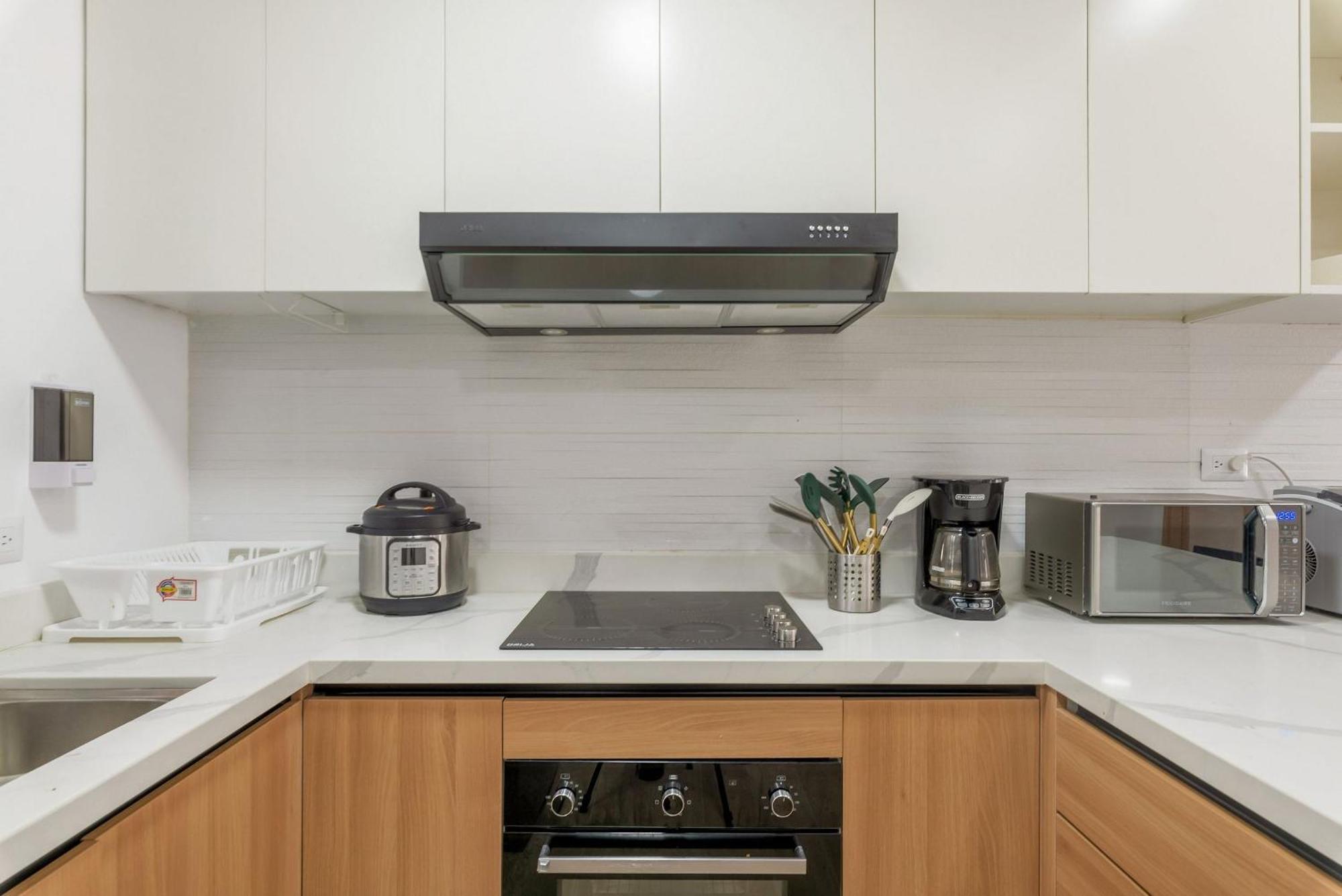 Bran New With Pool Access Apartment *