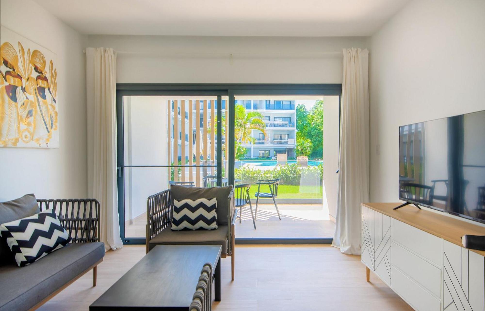 Apartment Bran New With Pool Access *