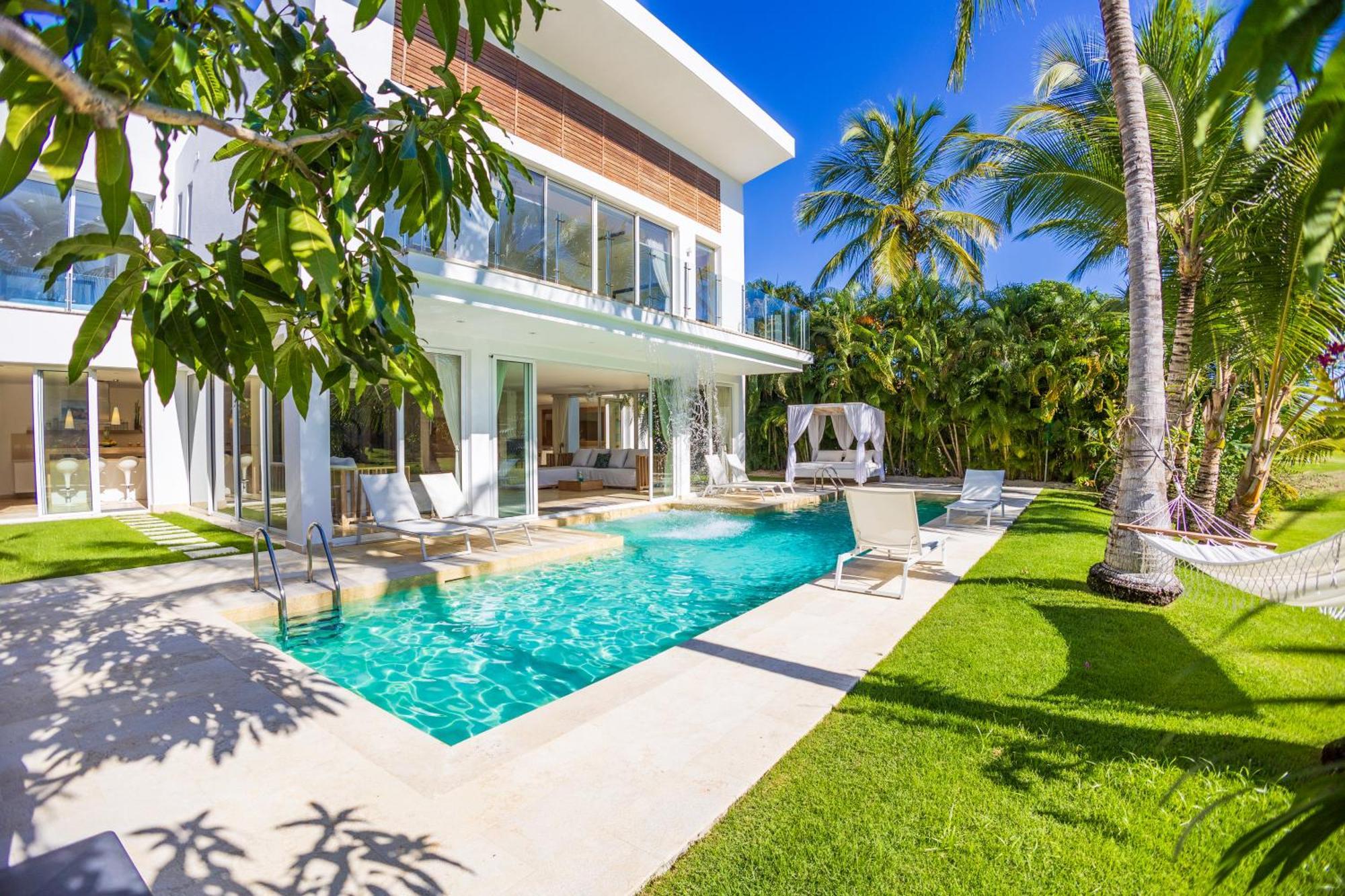 Luxury In - Exclusive Waterfall With Private Pool, Bbq, Maid, Golf