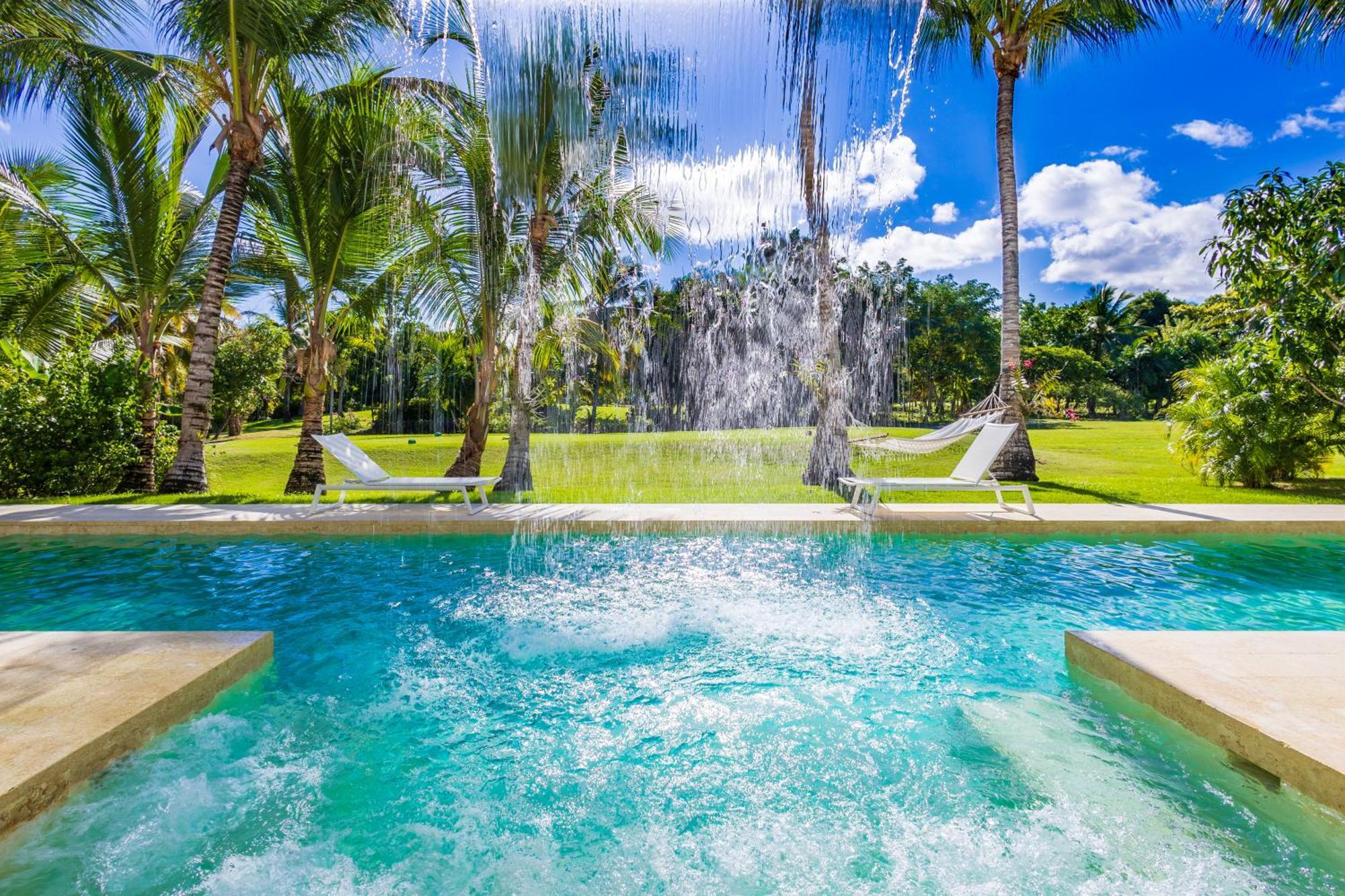 Luxury In - Exclusive Waterfall With Private Pool, Bbq, Maid, Golf