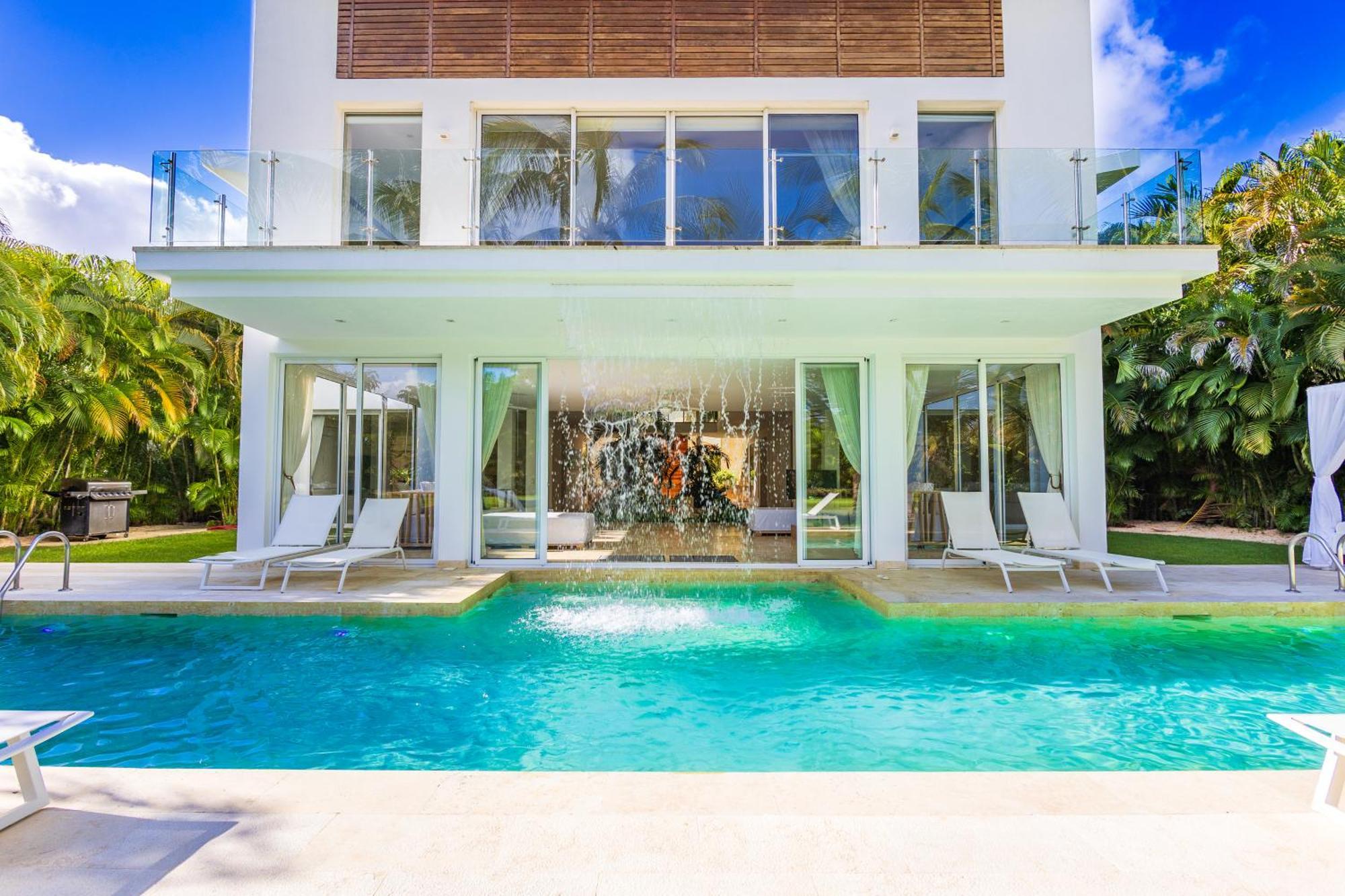 Luxury In - Exclusive Waterfall With Private Pool, Bbq, Maid, Golf Villa