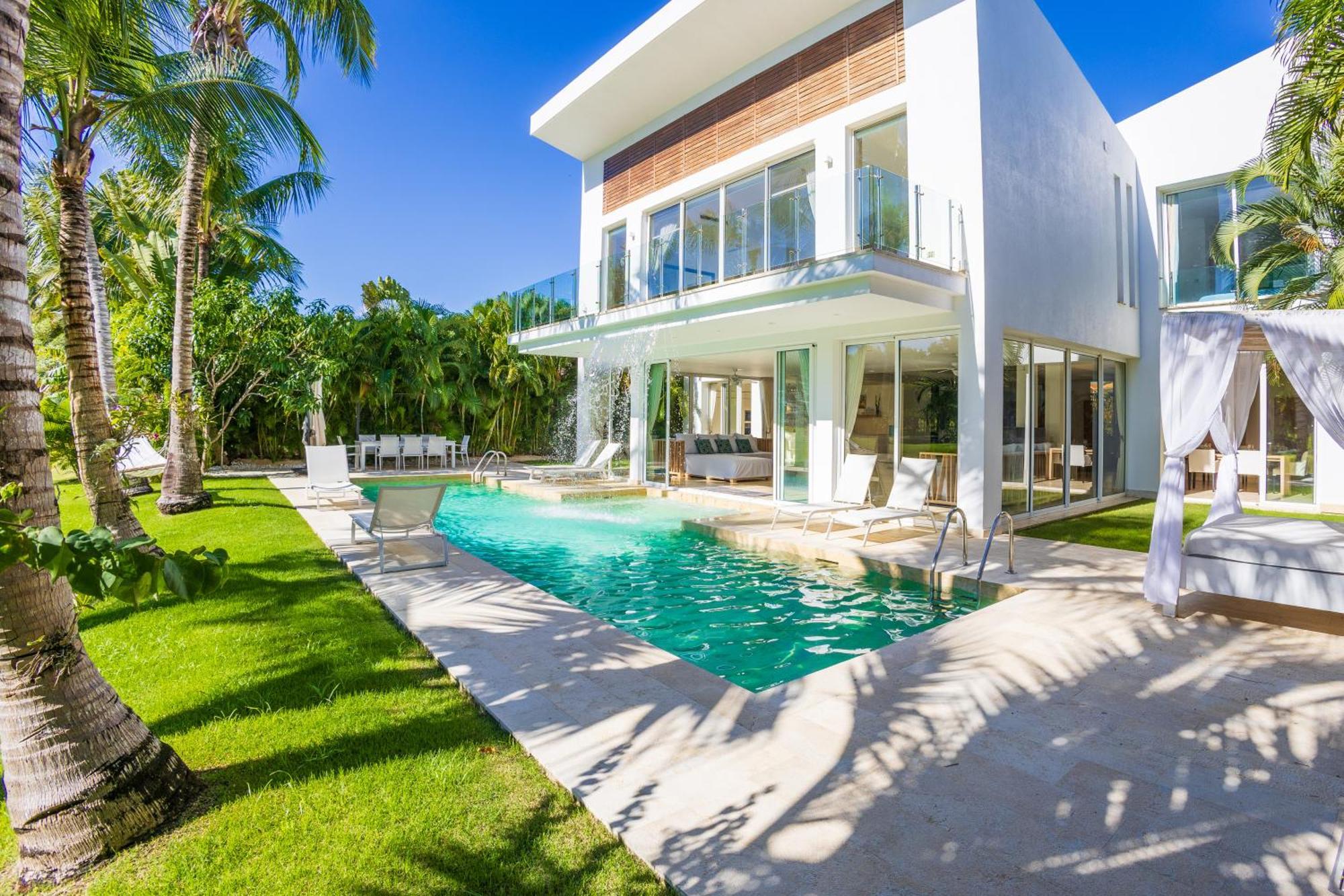Luxury In - Exclusive Waterfall With Private Pool, Bbq, Maid, Golf Villa *