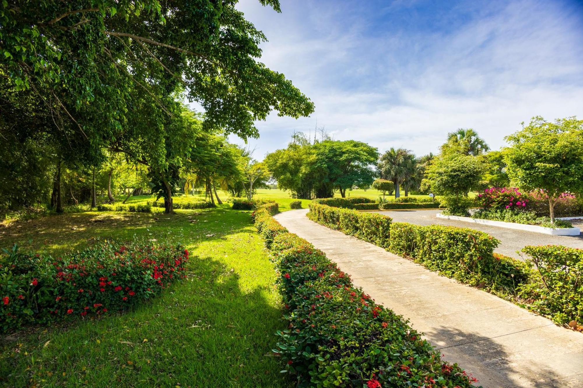 Luxury In - Exclusive Waterfall With Private Pool, Bbq, Maid, Golf Villa *
