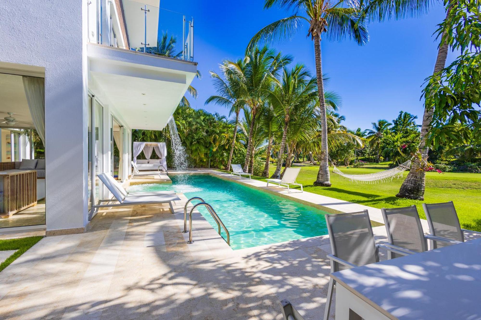 Luxury In - Exclusive Waterfall With Private Pool, Bbq, Maid, Golf Villa