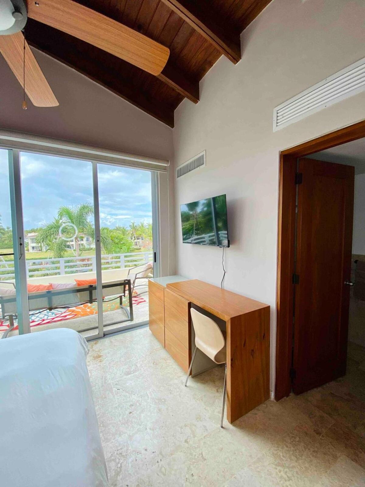 Cocotal Lakeview Penthouse Apartment
