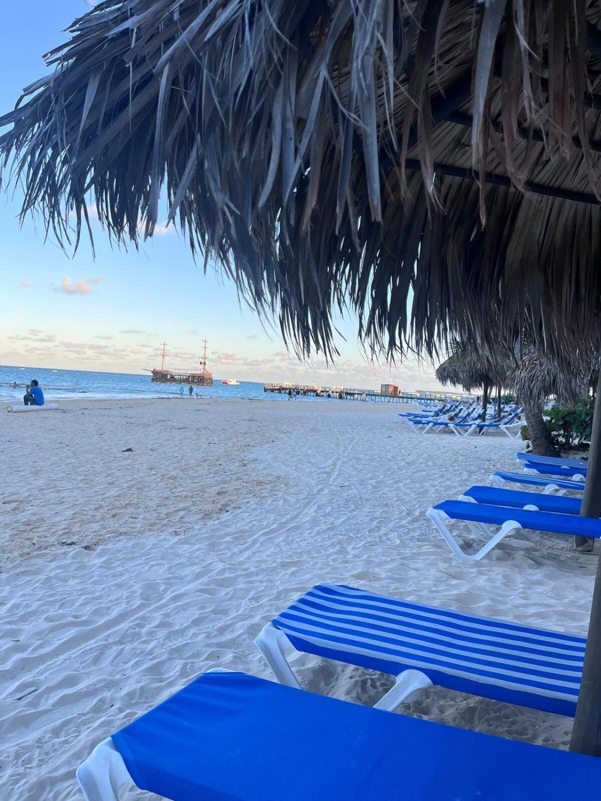 Black Coral Private Beachside *
