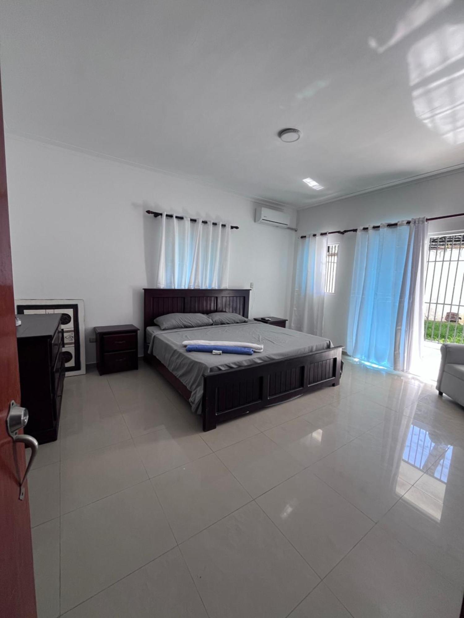 Hospedagem domiciliar Beachside Private & Private Bathroom In Spacious *