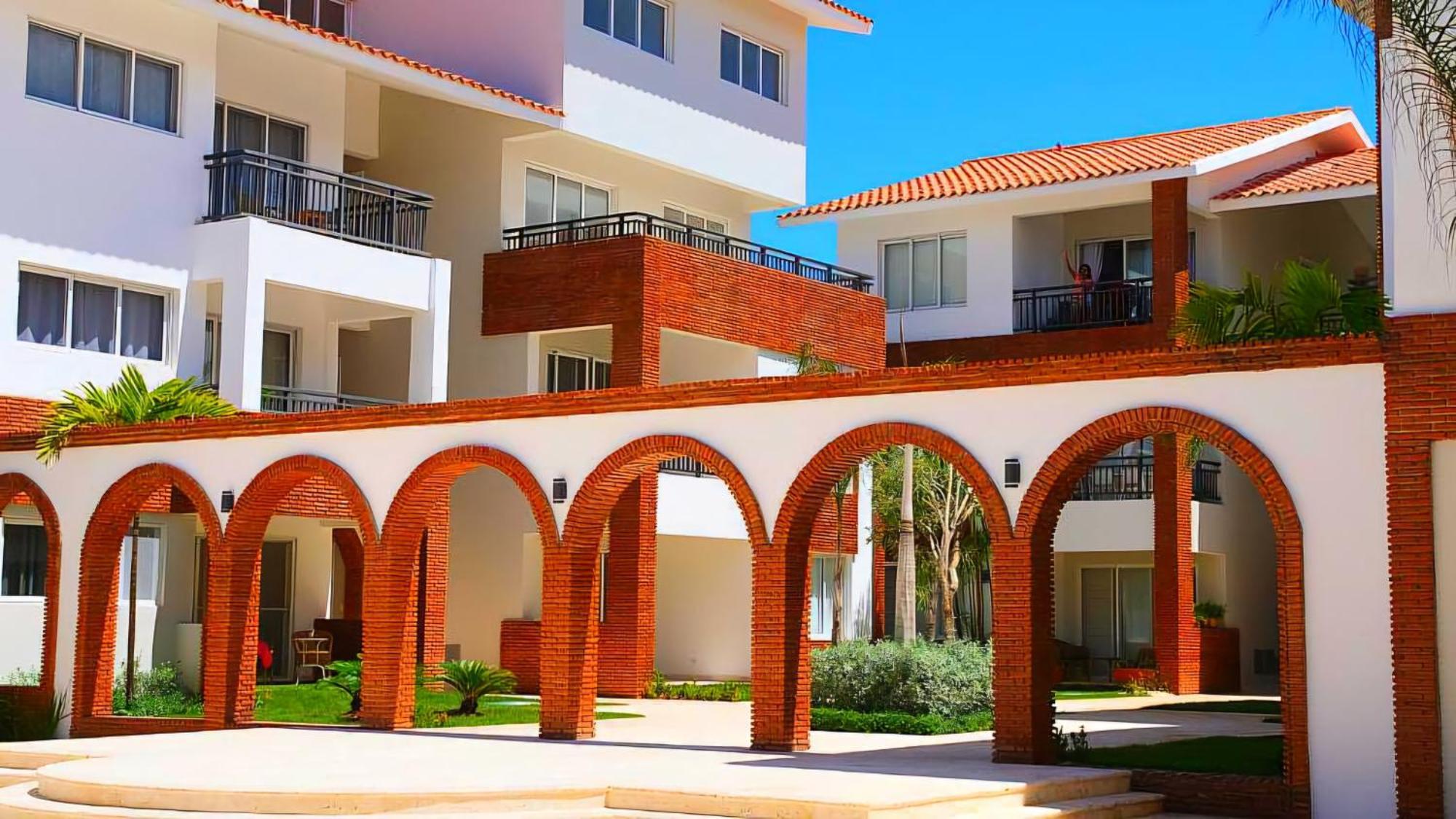 Apartment Caribbean Rainbow With Pool - Beach, Bars & Services Close By