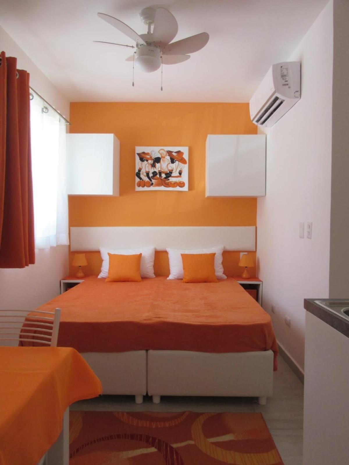 Caribbean Rainbow With Pool - Beach, Bars & Services Close By Apartment *