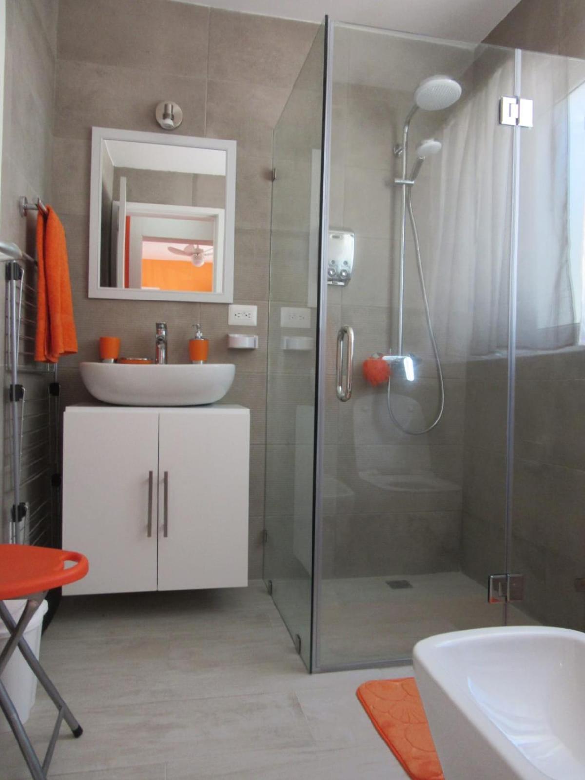 Caribbean Rainbow With Pool - Beach, Bars & Services Close By Apartment