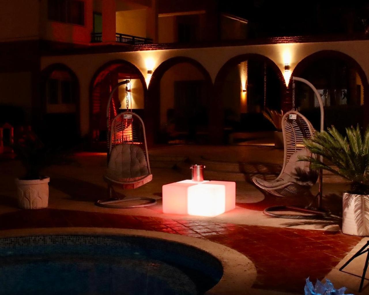 Caribbean Rainbow With Pool - Beach, Bars & Services Close By Apartment