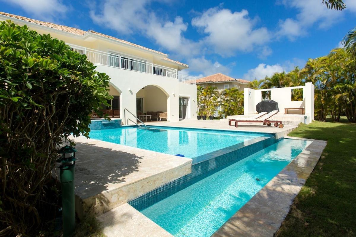 Villa Stunning 4 Bedroom Luxury *