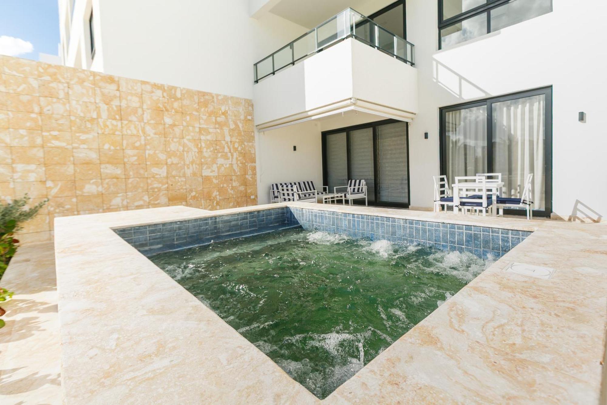 Apartment Luxury Oasis In *