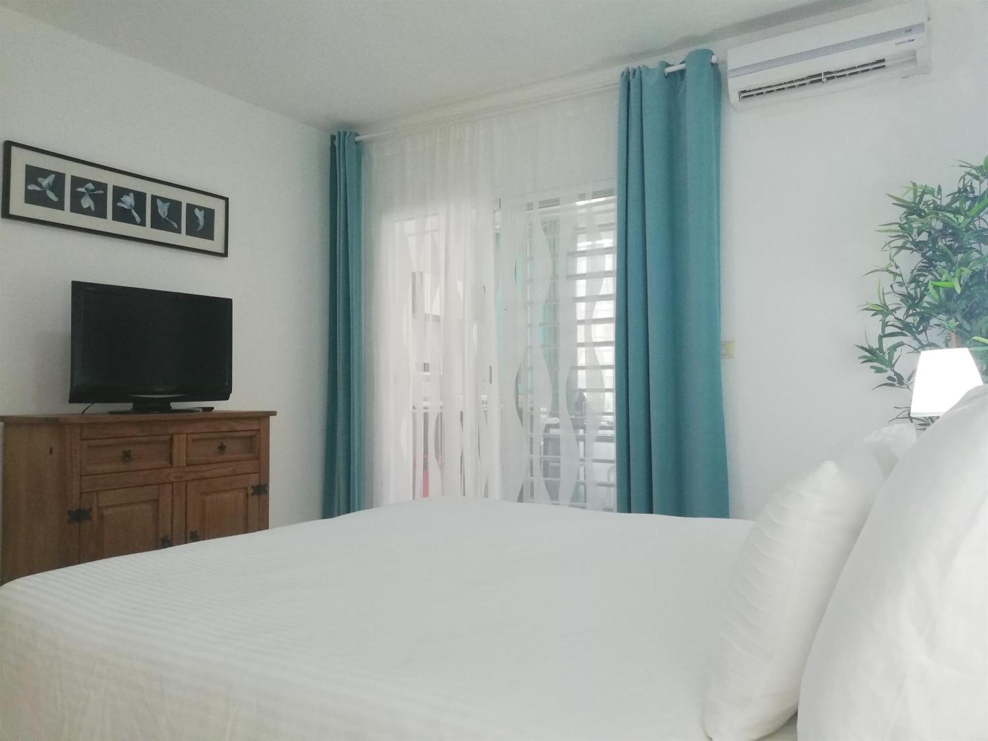 Aparthotel With Garden View *
