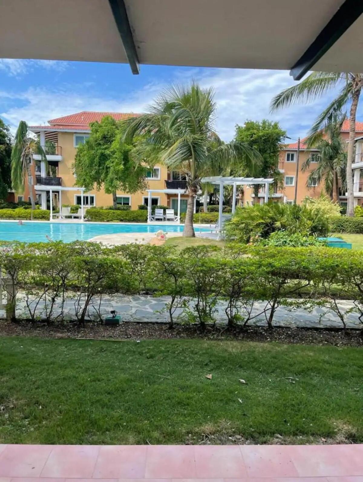 Peaceful 2 Bed - Pool & Private Access *