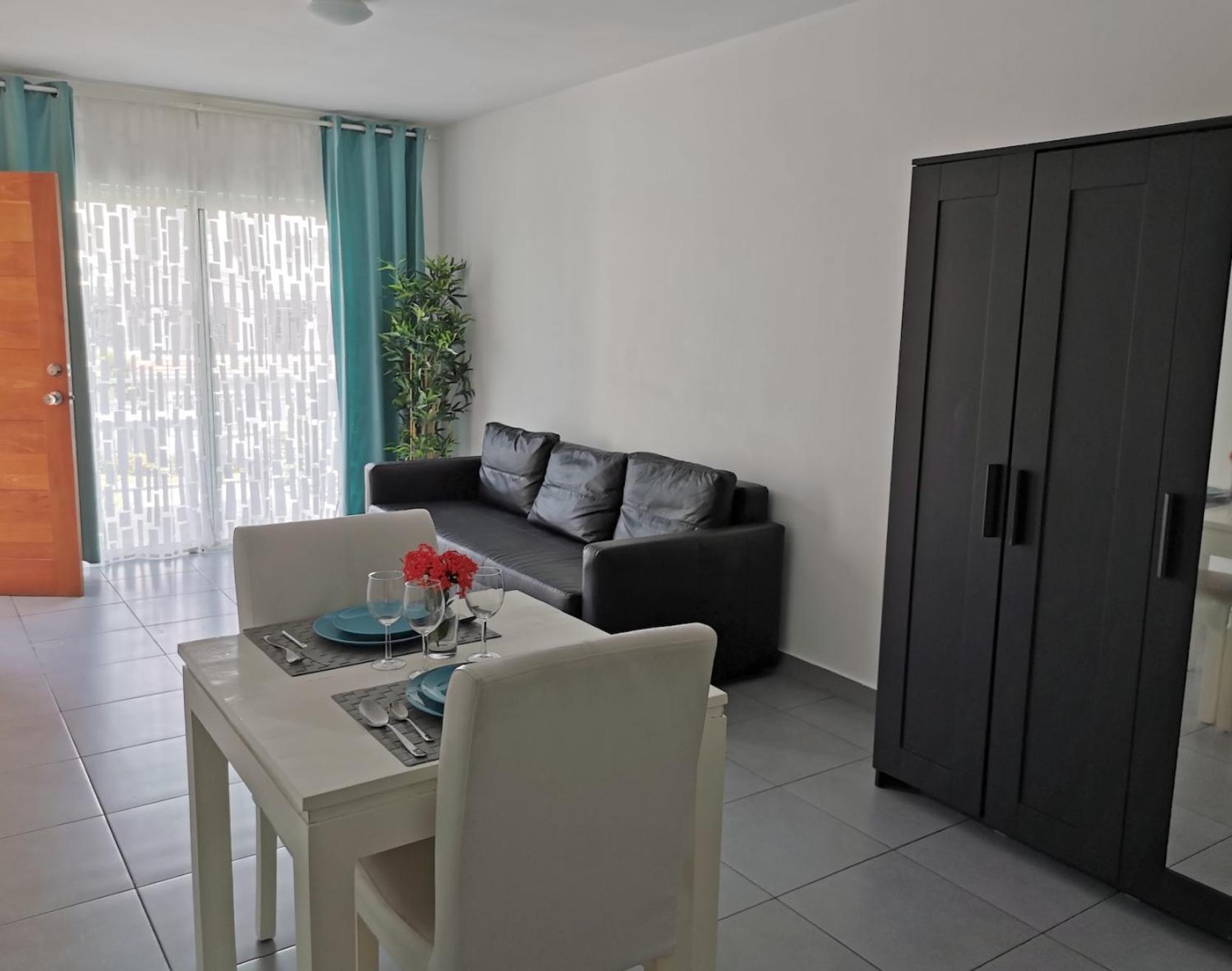 Apartment Paradise With Tropical Pool And Access