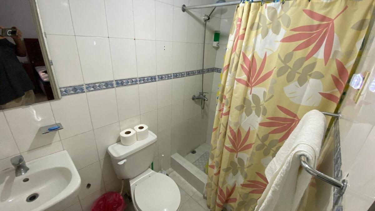 Pool View First Floor 2 Bdrm Apartment *
