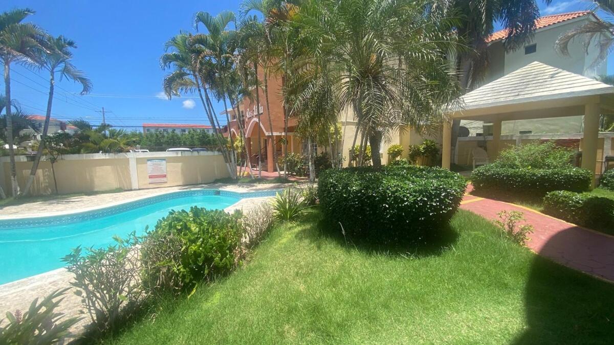 Pool View First Floor 2 Bdrm Apartment
