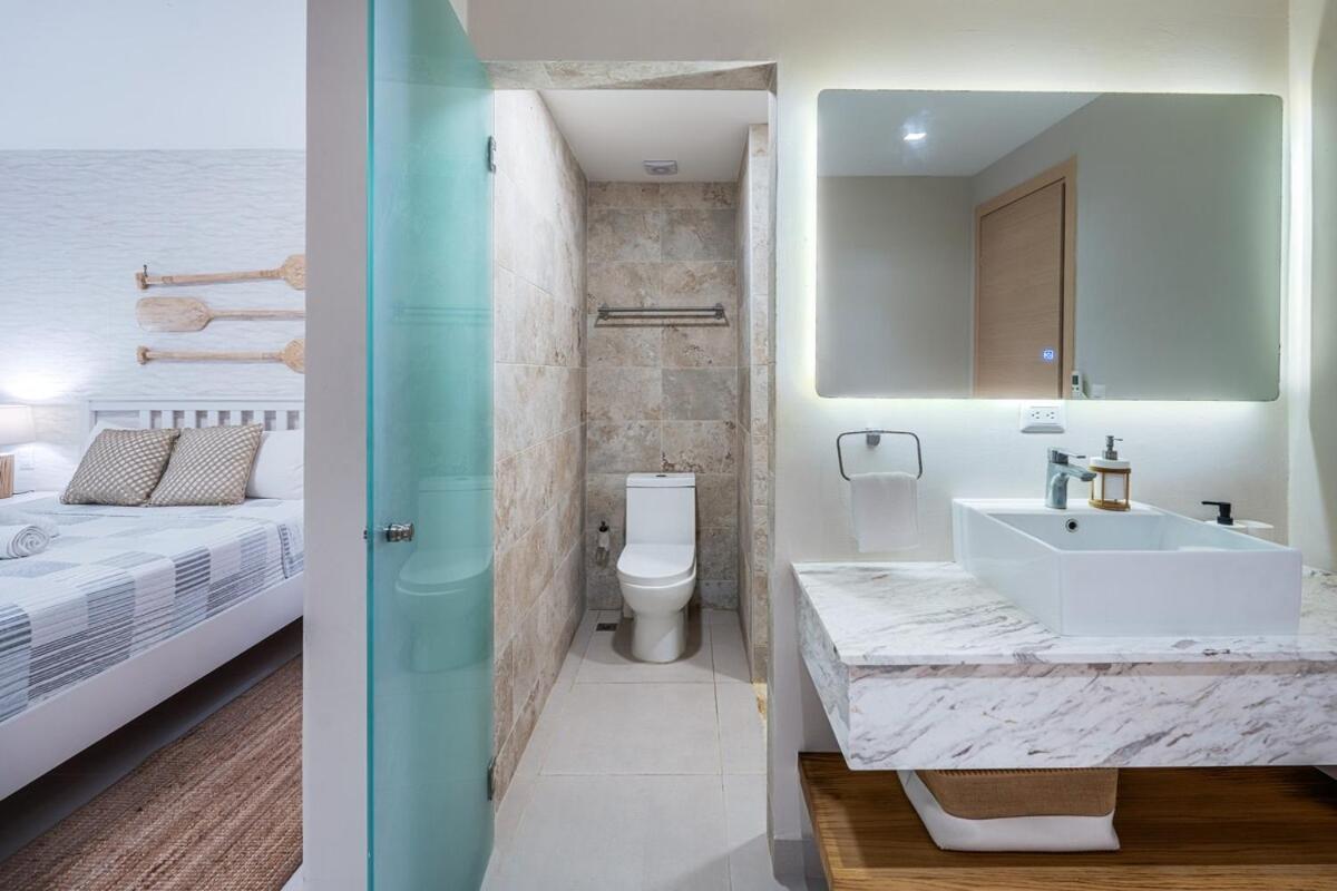 Luxurious 2br 2ba 3 Min From The *